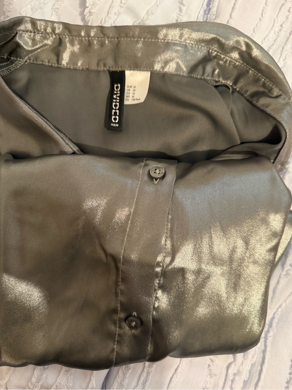H&M Metallic Gray Satin-Look Blouse med